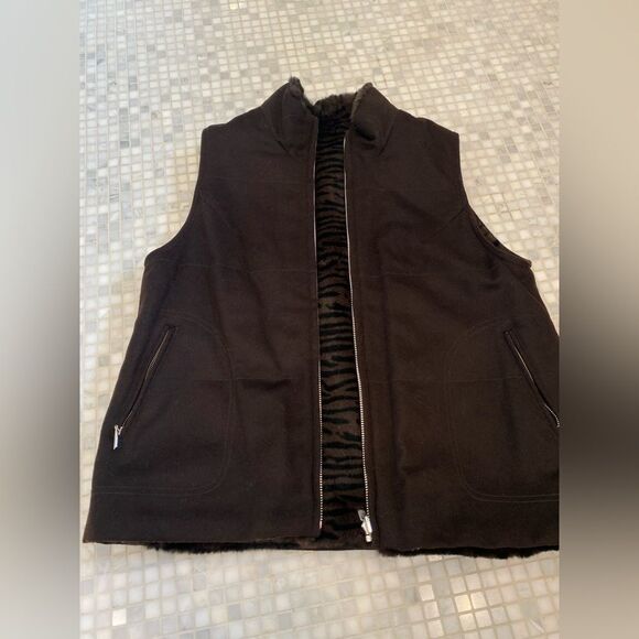 Cedrics Women’s Dark Brown Reversible Fur Vest - Picture 11 of 12